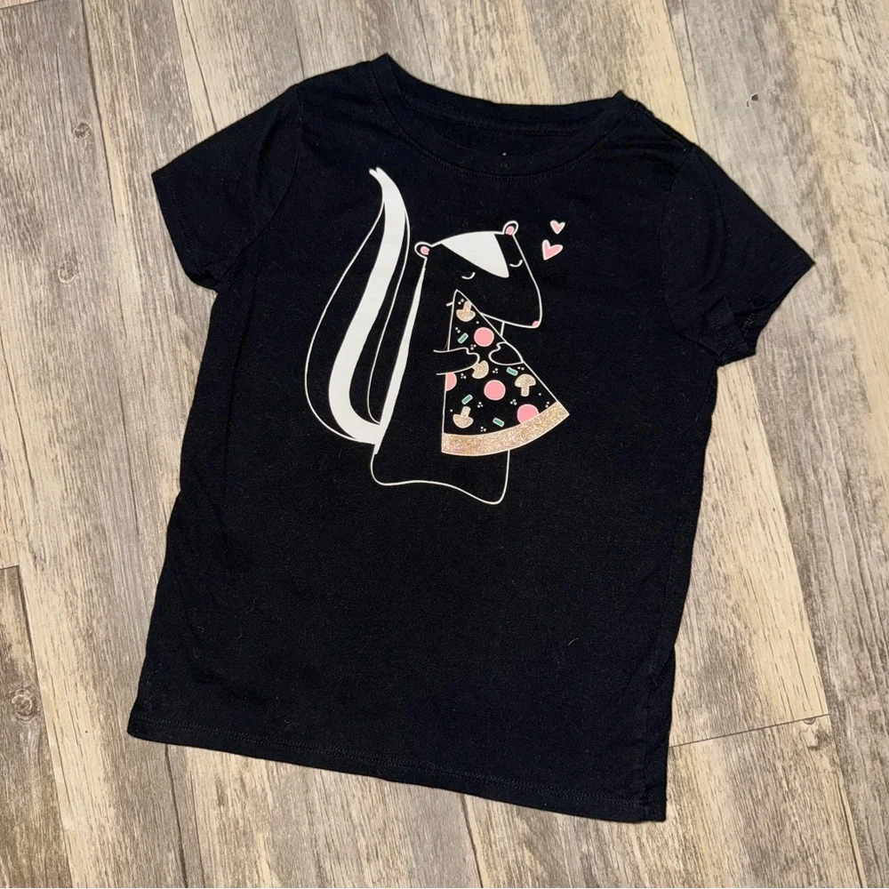 ☀️6/$20☀️ Cat & Jack Black Tee with Skunk Graphic